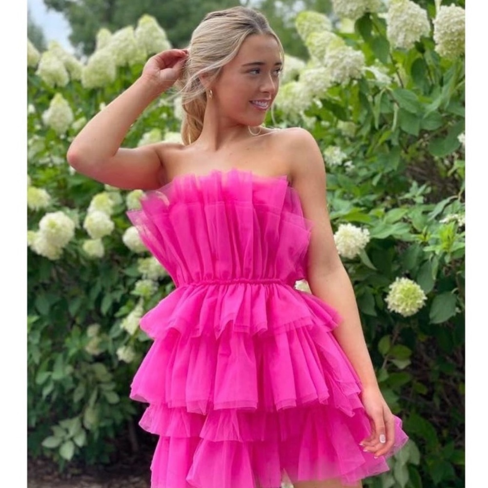 Mable Tulle Strapless Ruffle Dress in Hot Pink